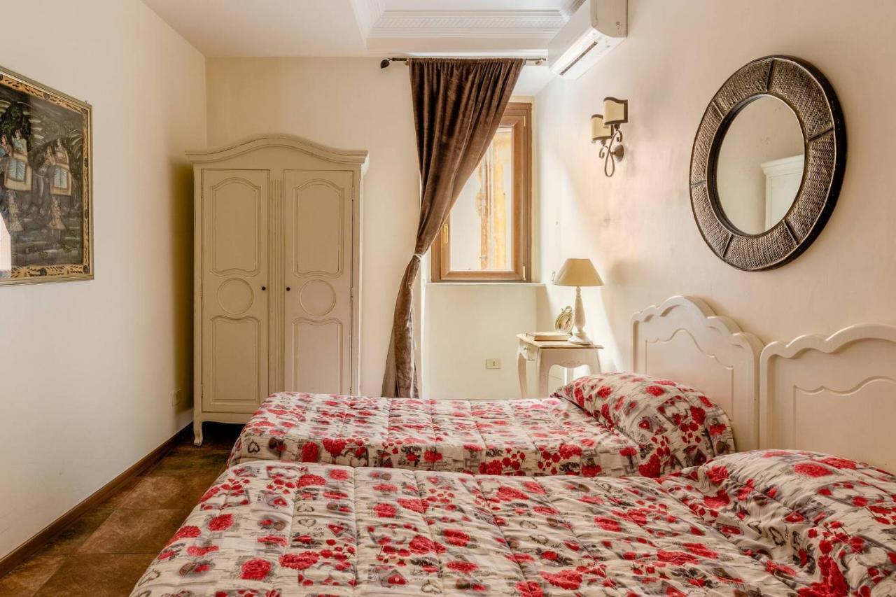 Right In The Ancient Historical Center Two Bedrooms Two Bath, Up To 6 Pax * Rom