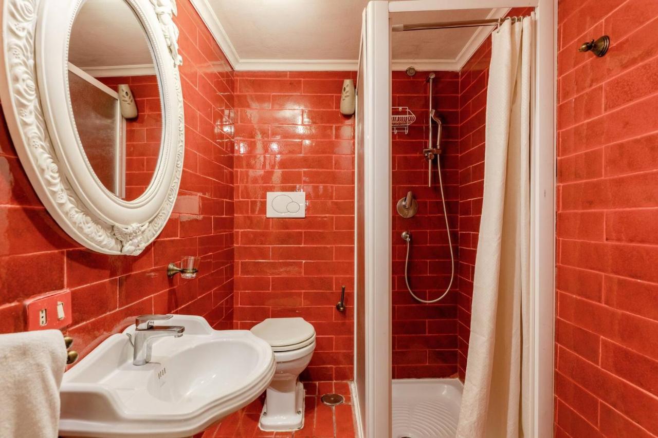 Apartment Right In The Ancient Historical Center Two Bedrooms Two Bath, Up To 6 Pax Rom